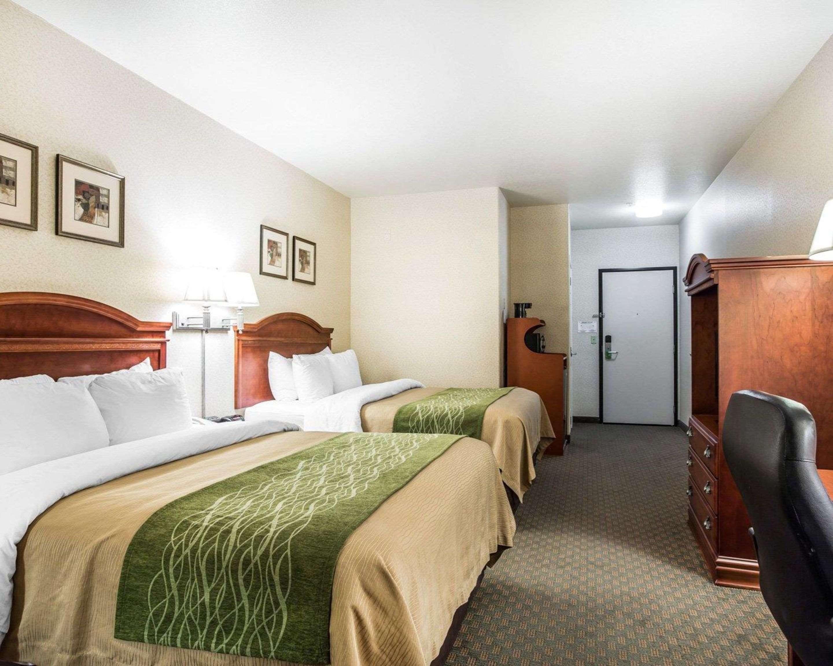 Comfort Inn & Suites Galt - Lodi North Exterior photo