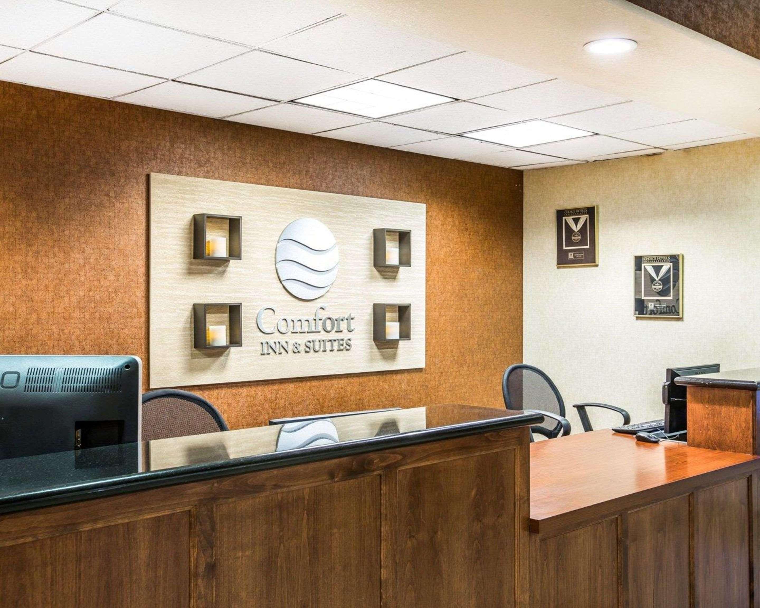 Comfort Inn & Suites Galt - Lodi North Exterior photo