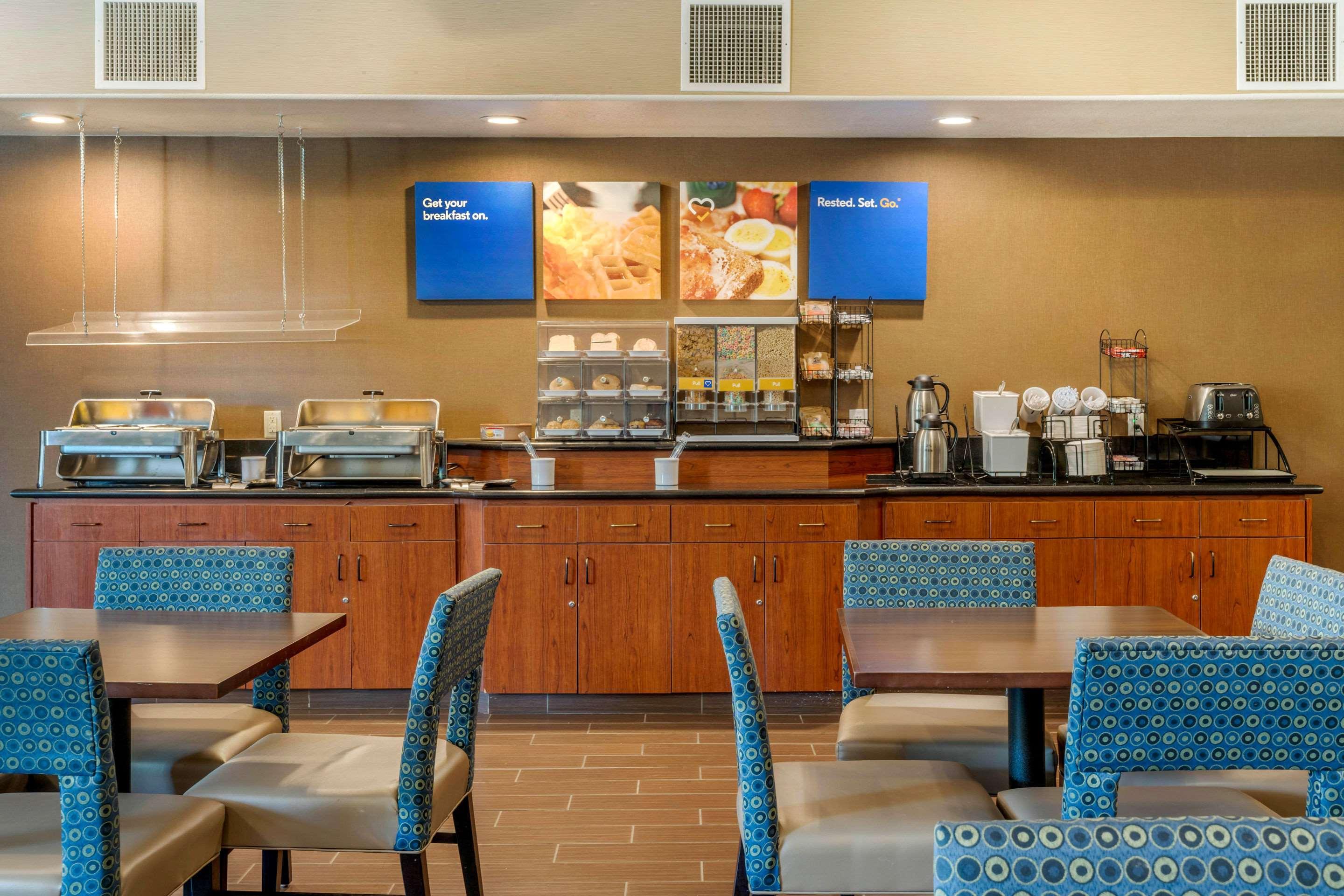 Comfort Inn & Suites Galt - Lodi North Exterior photo